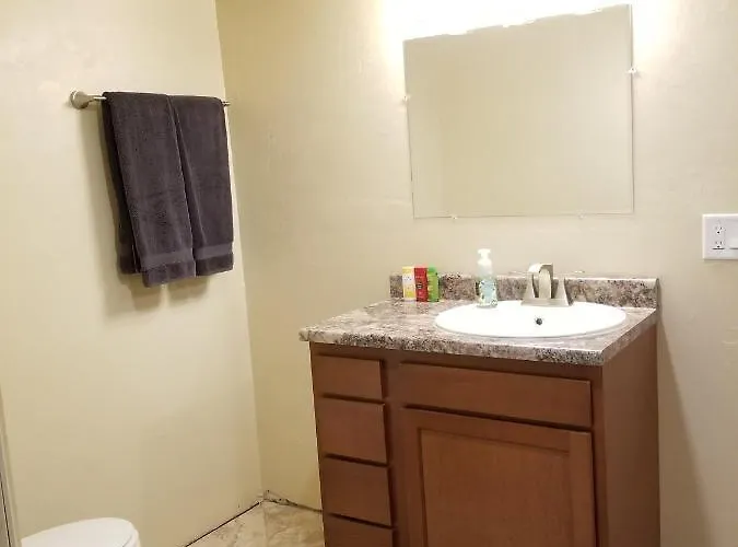 Airport Oasis Apartment